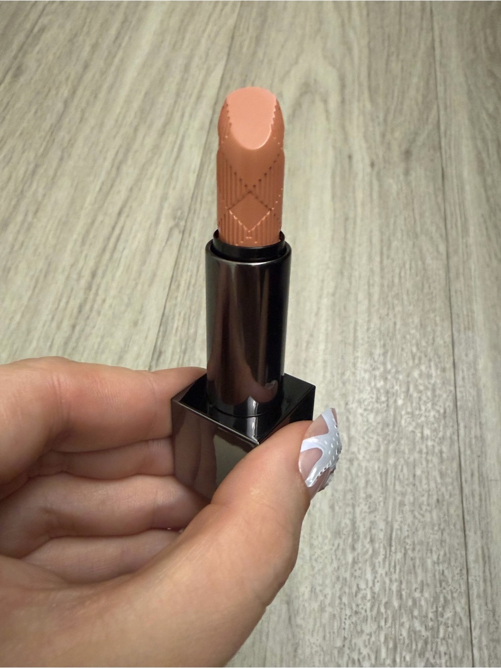 New Burberry Kisses Hydrating Lip Colour No. 01 Nude Beige